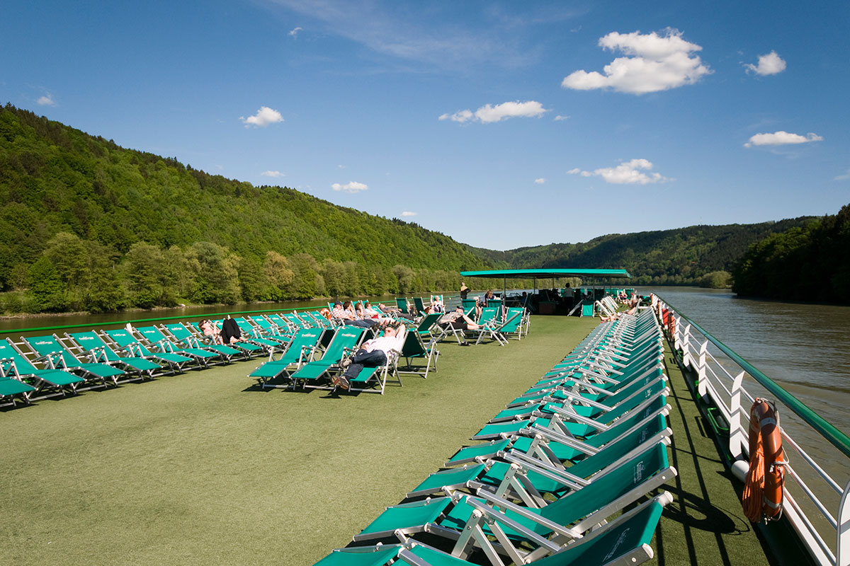 Disfrute del paisaje y de la brisa desde la cubierta solarium a bordo del MS L´Europe CRUCEROS MS CROISIEUROPE MS L EUROPE MS EUROPE CRUCEROS FLUVIALES CROISIEUROPE MS EUROPE CRUCEROS FLUVIALES CRUCEROS FLUVIALES DANUBIO CRUCEROS FLUVIALES RHIN CRUCEROS MS EUROPE CRUCEROS POR RIO CRUCEROS BARATOS BIDAIAK CREUERS CRUCEROS EN BARCO PEQUEÑO SMALL SHIP CRUISES RIVER CRUISES CROISIEUROPE RIVER CRUISES CROISIERES CROISIEUROPE BATEAU DANUBE CRUISES RHINE CRUISES CRUCEROS DANUBIO VIENA CRUCEROS BUDAPEST CRUCEROS BRATISLAVA CRUCEROS MELK CRUCEROS ABADIA DE MELK CRUCEROS OFERTAS CRUCEROS FLUVIALES OFERTAS CROISIEUROPE CRUCEROS FLUVIALES OFERTAS #CroisiEurope #MSLEUROPE #MSEUROPE #CRUCEROSFLUVIALES #RIVERCRUISES #CROISIERES #CREUERS #BIDAIAK #CRUCEROSRIO #CURCEROSDANUBIO #CRUCEROSRHIN #CRUCEROSRIN #CRUCEROSPORELDANUBIO #CRUCEROSVIENA #VIENA #BUDAPEST #MELK #WACHAU #DANUBIO #DANUBE #DANUBECRUISES #VIENNA #VIENNACRUISES #BUDAPESTCRUISES #DANUBERIVER #DANUBERIVERCRUISES #EUROPECRUISES #CRUCEOSEUROPA #CRUCEROSCROISIEUROPE #SOLARIUM